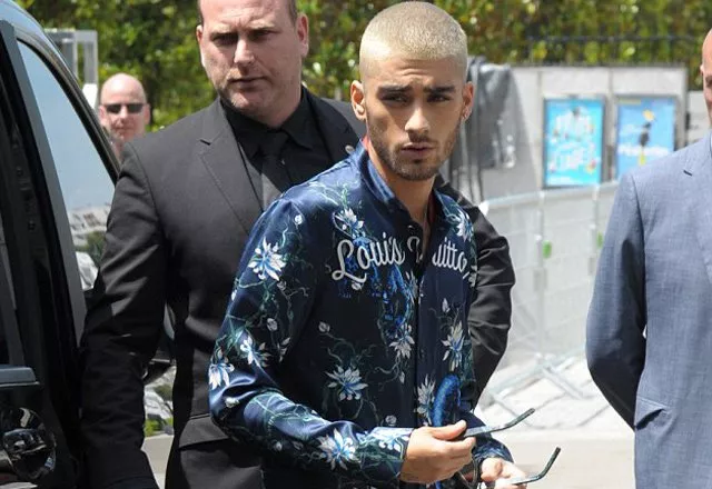 the singer looked cool and casual sporting an lv silk floral shirt photo vantagenews co uk the singer looked cool and casual sporting an lv silk floral shirt photo vantagenews co uk