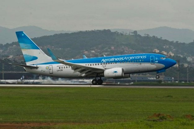 an aircraft of aerolineas argentinas the country 039 s largest airline takes off from runway photo afp an aircraft of aerolineas argentinas the country 039 s largest airline takes off from runway photo afp