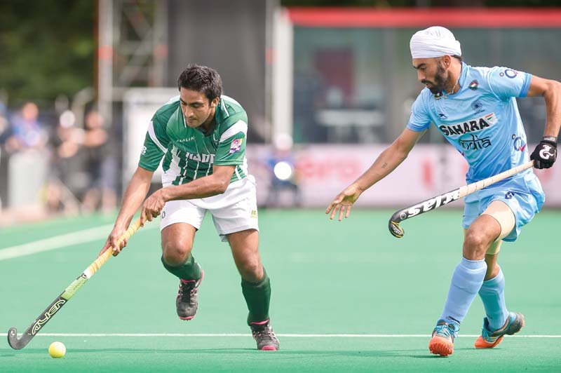 pakistan s rasool shafqat vies with india s gurmail singh during the group a field hockey match between pakistan and india photo afp