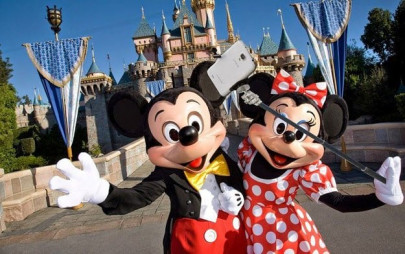 disney bans selfie sticks at theme parks over safety concerns