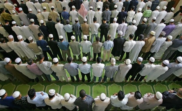 british muslims during friday prayers at the east london mosque photo afp