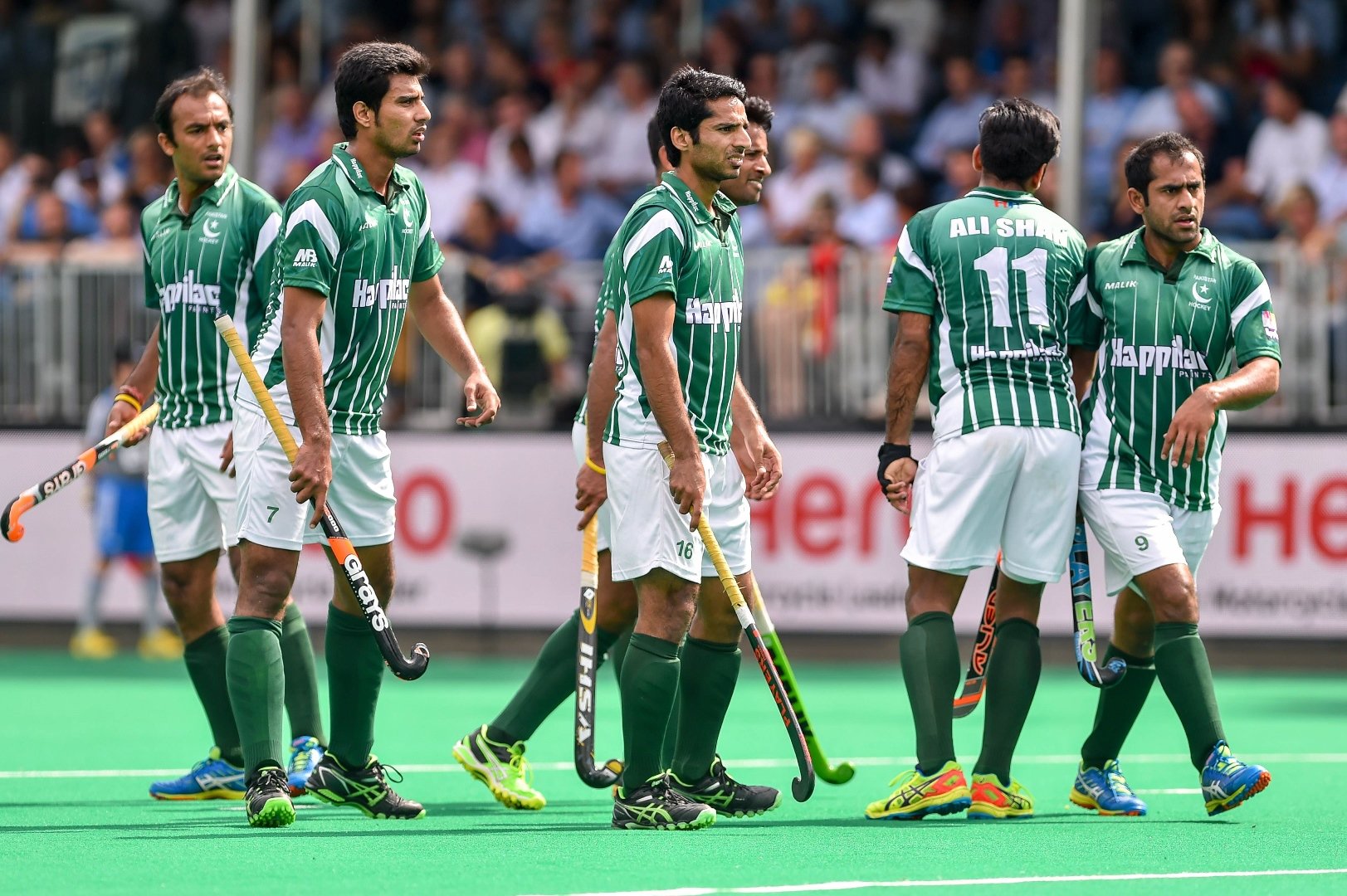 pakistan 039 s players look on during the group a field hockey match between pakistan and india of the men 039 s group stage of the world league semi final in brasschaat on june 26 2015 photo afp