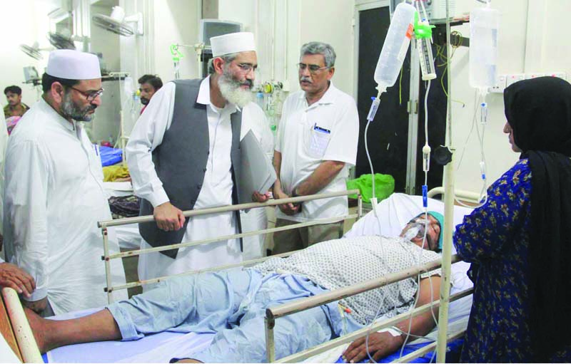 jamaat e islami chief sirajul haq inspects a heatstroke patient during his visit to a hospital in karachi photo inp