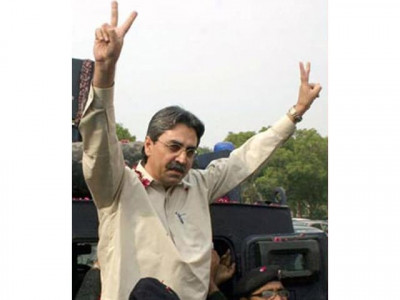 mqm s amir khan reaches nine zero after release from karachi central jail mqm s amir khan reaches nine zero after release from karachi central jail