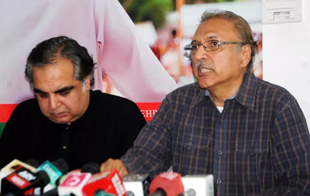 mna and leafer of pakistan tehreek e insaaf arif alvi addressing a press conference at his residence photo online mna and leafer of pakistan tehreek e insaaf arif alvi addressing a press conference at his residence photo online