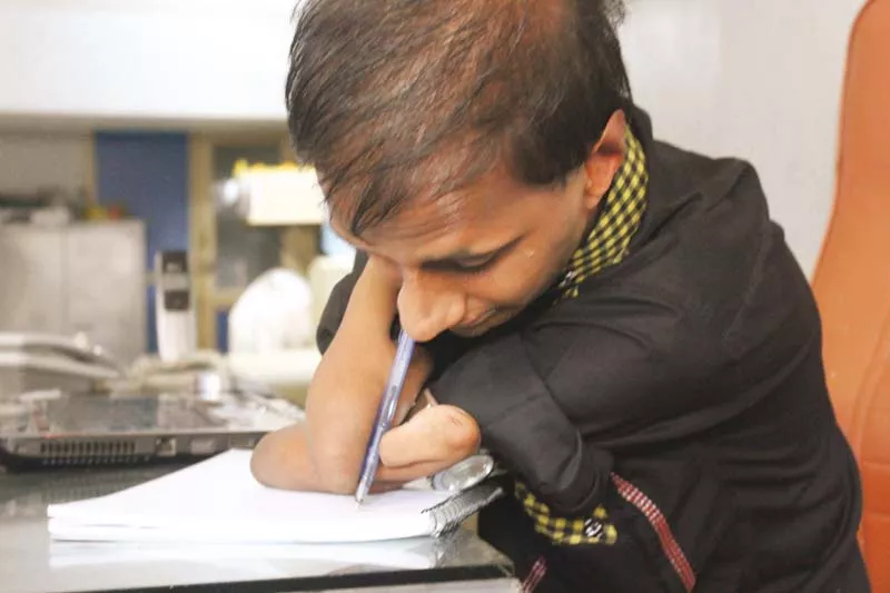 shahzad edhi now works for the edhi centre in karachi drafting and writing documents photo zainab sadia saeed shahzad edhi now works for the edhi centre in karachi drafting and writing documents photo zainab sadia saeed
