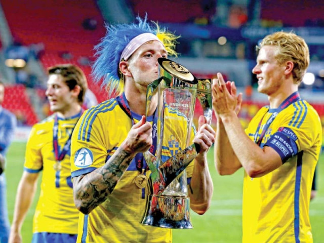 sweden had goalkeeper carlgren to thank as he saved attempts by esgaio and carvalho for a 4 3 win in the shoot out photo reuters sweden had goalkeeper carlgren to thank as he saved attempts by esgaio and carvalho for a 4 3 win in the shoot out photo reuters