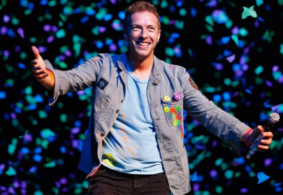 coldplay s lead singer spotted in delhi bar giving impromptu performance coldplay s lead singer spotted in delhi bar giving impromptu performance