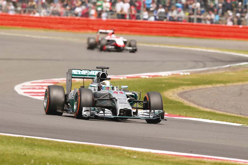 hamilton won last year s race his first triumph at silverstone since his 2008 title winning season with mclaren but rosberg took pole position photo afp