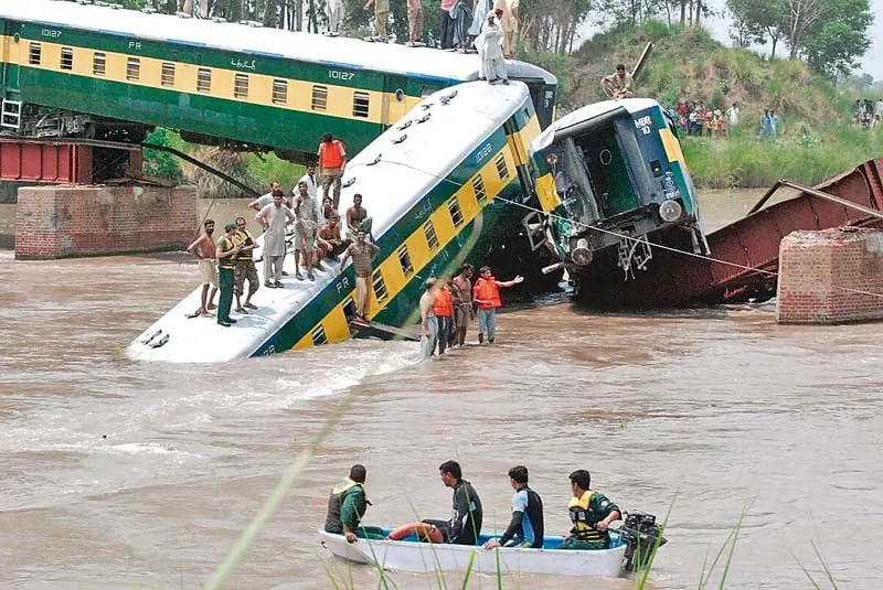 divers search for victims after the train plunged into a canal photo muhammad farooq hassan express divers search for victims after the train plunged into a canal photo muhammad farooq hassan express