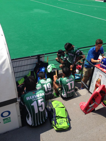 pakistani players after the match photo fih