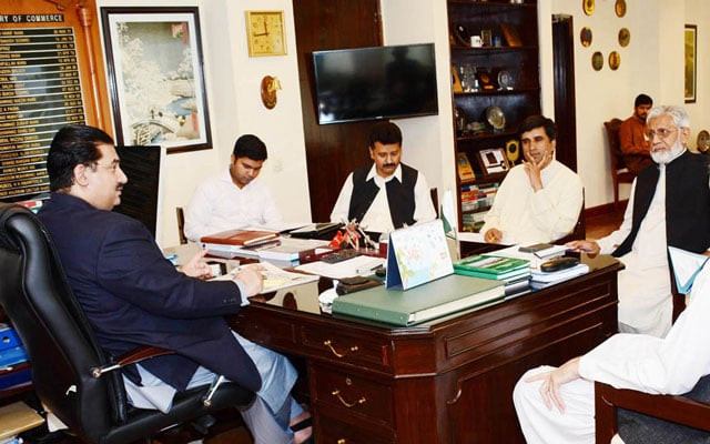 federal minister for commerce khurram dastgir chairs a meeting to discuss price movements in the sugar market photo pid federal minister for commerce khurram dastgir chairs a meeting to discuss price movements in the sugar market photo pid