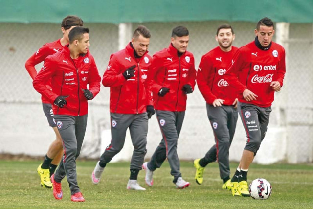the chile team warms up for a training session before their copa america final against argentina their best ever chance of winning a first major trophy photo afp the chile team warms up for a training session before their copa america final against argentina their best ever chance of winning a first major trophy photo afp