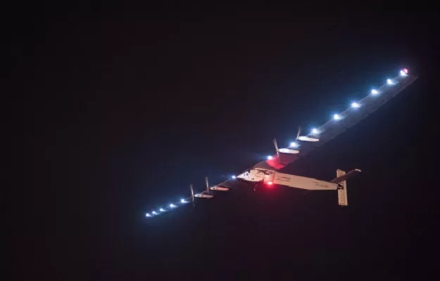 it has 17 000 solar cells and on board rechargeable lithium batteries photo afp it has 17 000 solar cells and on board rechargeable lithium batteries photo afp