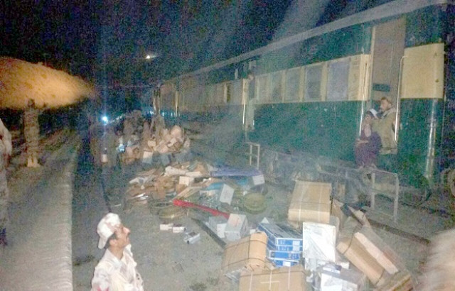 fc troops nab 16 smugglers travelling on chaman express photo express fc troops nab 16 smugglers travelling on chaman express photo express
