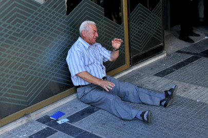 crying greek pensioner the story behind the poignant photo