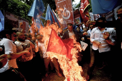 china says tourists attacked in turkey during anti china protests