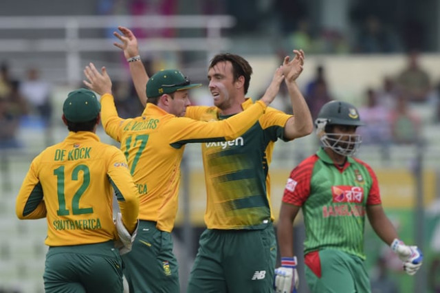south african cricketer kyle abbott celebrates with teammate ab de villiers after the dismissal of bangladesh cricketer tamim iqbal during the first t20 cricket match between bangladesh and south africa at the sher e bangla national cricket stadium photo afp south african cricketer kyle abbott celebrates with teammate ab de villiers after the dismissal of bangladesh cricketer tamim iqbal during the first t20 cricket match between bangladesh and south africa at the sher e bangla national cricket stadium photo afp
