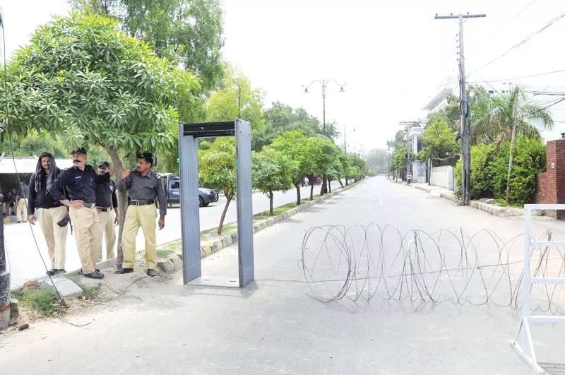 policemen stand next to a walk through gate installed in front of an examination centre for judicial employees on lawerance road photo shafiq malik express policemen stand next to a walk through gate installed in front of an examination centre for judicial employees on lawerance road photo shafiq malik express