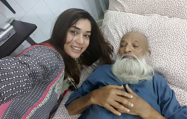 komal rizvi has been criticised for posting pictures with edhi as he lay on his bed unwell photo komalrizvi facebook komal rizvi has been criticised for posting pictures with edhi as he lay on his bed unwell photo komalrizvi facebook