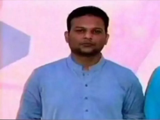 express news screengrab of umair siddiqui express news screengrab of umair siddiqui