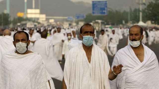 muslim pilgrims wearing protective masks walk towards mount mercy on the plains of arafat outside the holy city of mecca on november 26 2009 photo reuters