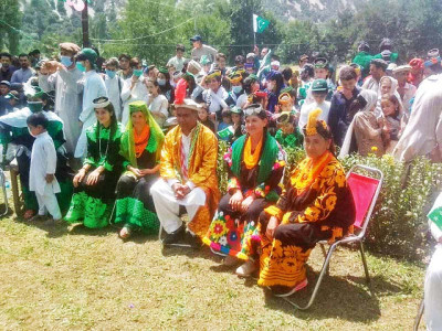 thousands flock to hill stations in swat chitral