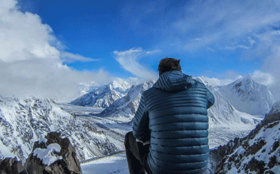 k2 climbers try to master the art of cooking the perfect chapati