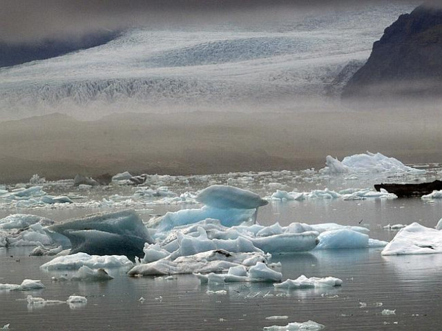 icebergs break off the vatnajokull glacier before floating to sea photo afp icebergs break off the vatnajokull glacier before floating to sea photo afp