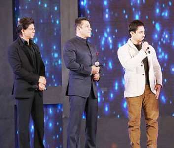 salman khan to hold special screening of bajrangi bhaijaan for shah rukh and aamir salman khan to hold special screening of bajrangi bhaijaan for shah rukh and aamir