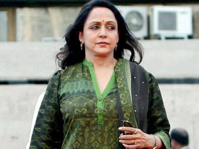 hema malini blames victim s father for accident