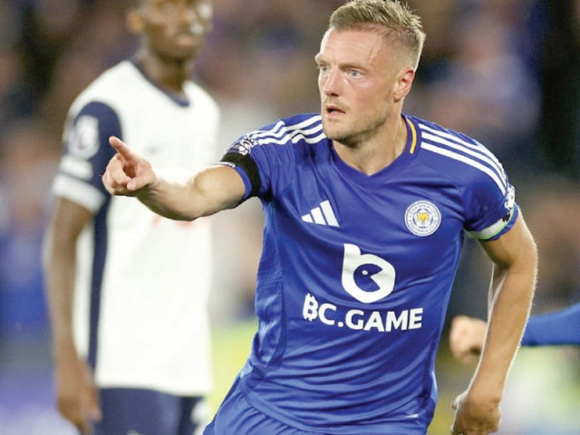 leicester s jamie vardy heads his side s equaliser against tottenham photo afp
