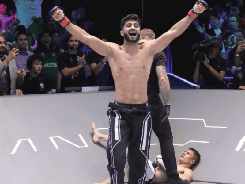 pakistan s mixed martial arts star shahzaib rind beats brazilian bruno roberto de assie in the final of karate combat championship kc 49 in singapore photo x rindhshahzaib