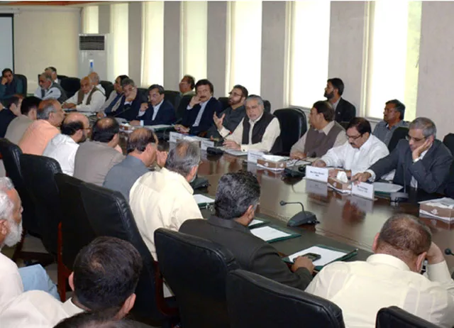 finance minister ishaq dar in a meeting with traders and representatives of chambers of commerce and industries in islamabad photo pid finance minister ishaq dar in a meeting with traders and representatives of chambers of commerce and industries in islamabad photo pid