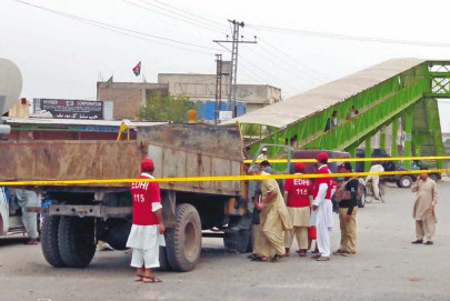 militant attack three injured in roadside explosion in city