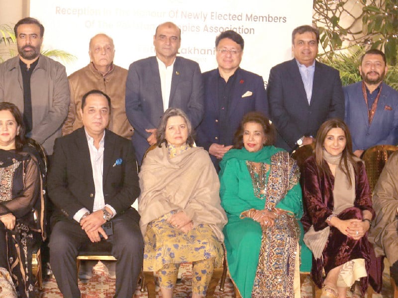 sop chairperson ronak lakhani is seen with the newly elected poa office bearers svp fatima lakhani vp major majid wasim and associate secretary general tehmina asif at a reception organized by sop also seen in the picture are dr farhan essa veena masood asif azeem waseem hashmi yasmeen haider and others photo poa