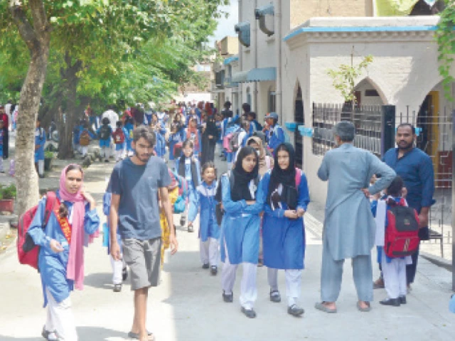 students excitedly chat about how they spent their extended summer vacation as they make their way home after the first day of school in rawalpindi photo online students excitedly chat about how they spent their extended summer vacation as they make their way home after the first day of school in rawalpindi photo online