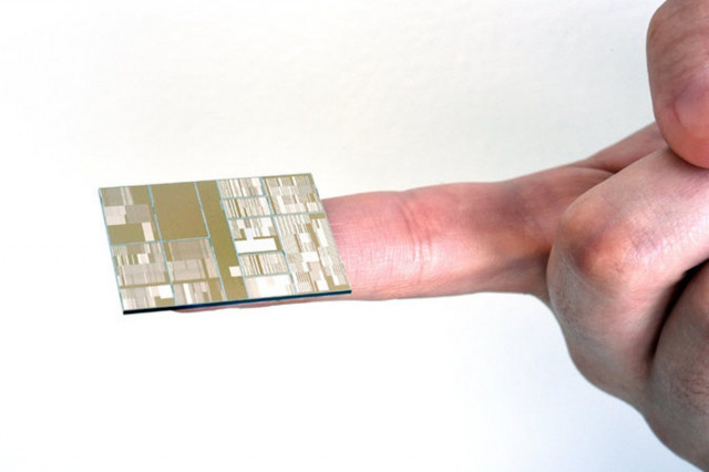 ibm s 7nm chip breakthrough points to smaller faster processors photo ibm ibm s 7nm chip breakthrough points to smaller faster processors photo ibm