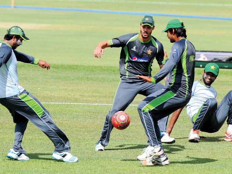 the rivals will get their first taste of the new one day regulations which have no batting powerplay no compulsory close in catchers in the opening 10 overs and allow five fielders outside the circle in the final 10 overs photo afp