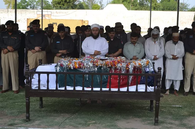 funeral prayers offered in malik saad shaheed police lines photo express funeral prayers offered in malik saad shaheed police lines photo express