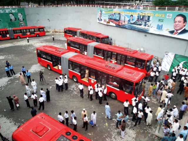 nearly 200 drivers of the metro buses protested at the secretariat station in favour of their demands photo online nearly 200 drivers of the metro buses protested at the secretariat station in favour of their demands photo online
