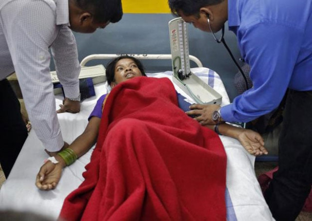 doctors tend to a woman at chhattisgarh institute of medical sciences cims hospital in bilaspur district in chhattisgarh november 13 2014 photo reuters doctors tend to a woman at chhattisgarh institute of medical sciences cims hospital in bilaspur district in chhattisgarh november 13 2014 photo reuters