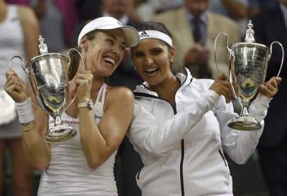 hingis and mirza win women s doubles