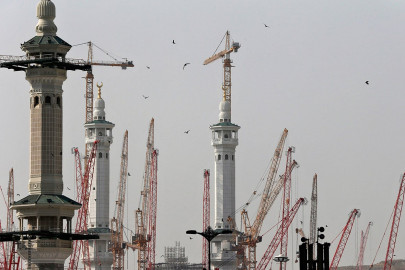 saudi king inaugurates grand mosque expansion projects