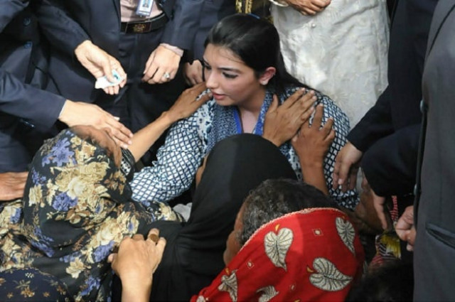 as aseefa tweets about her visit to lyari residents complain of the govt s inaction photo ppi