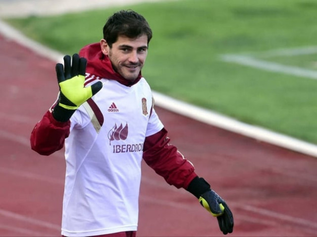 the goalkeeper ends 25 year association with the club after winning 19 trophies photo afp