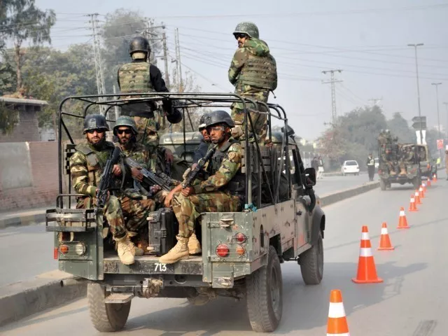 security forces deployed at crossing points between pakistan afghanistan photo afp security forces deployed at crossing points between pakistan afghanistan photo afp