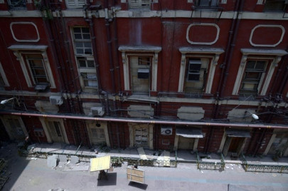 kolkata s writers building refit plagued by problems