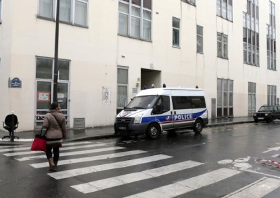 gunmen hold up primark store with 10 people inside near paris