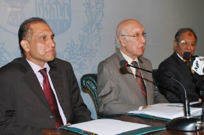 taliban had leadership s nod for murree process says aziz